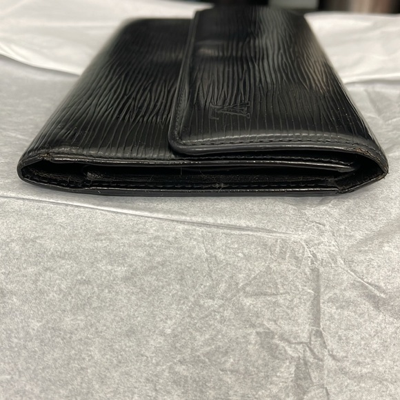 Louis Vuitton Black Epi Trifold Int'l Wallet Authentic Excellent Condition - Picture 7 of 7